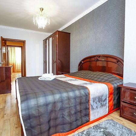 Two Bedroom Apartment On Syganak Street 64-1 อัสตานา ภายนอก รูปภาพ