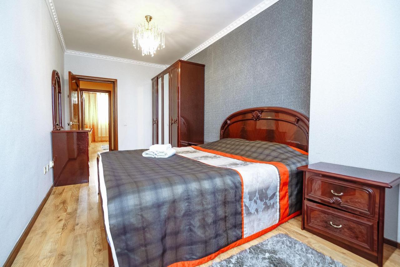 Two Bedroom Apartment On Syganak Street 64-1 อัสตานา ภายนอก รูปภาพ