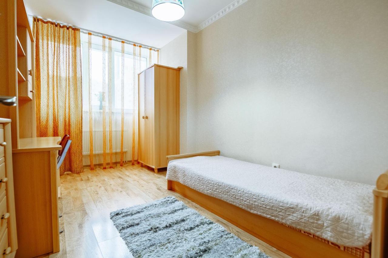Two Bedroom Apartment On Syganak Street 64-1 อัสตานา ภายนอก รูปภาพ